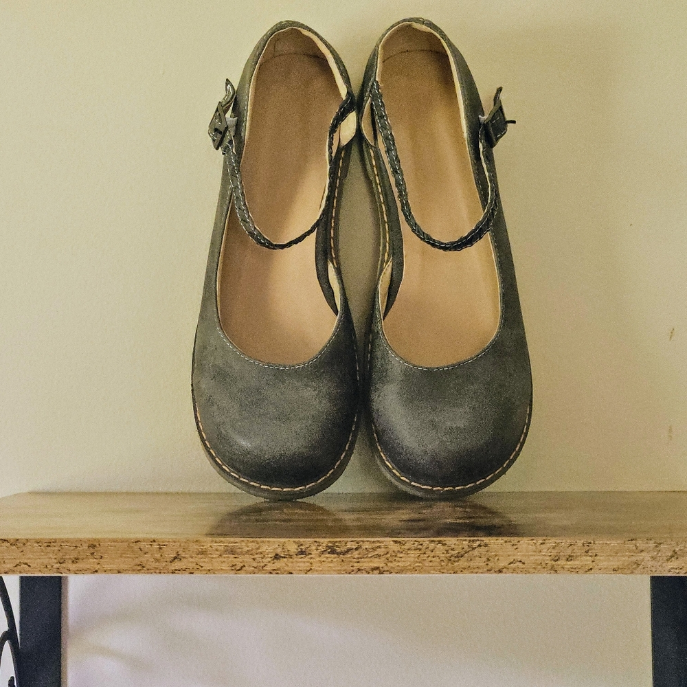 NEW Gray Round Toe Braided Mary Jane Shoes Flats Women's Size 9